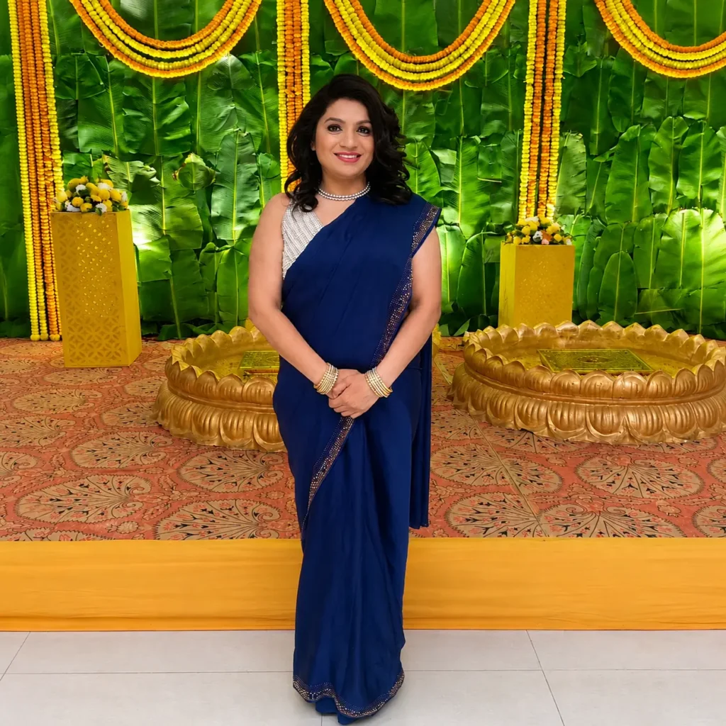 Anchor in blue saree