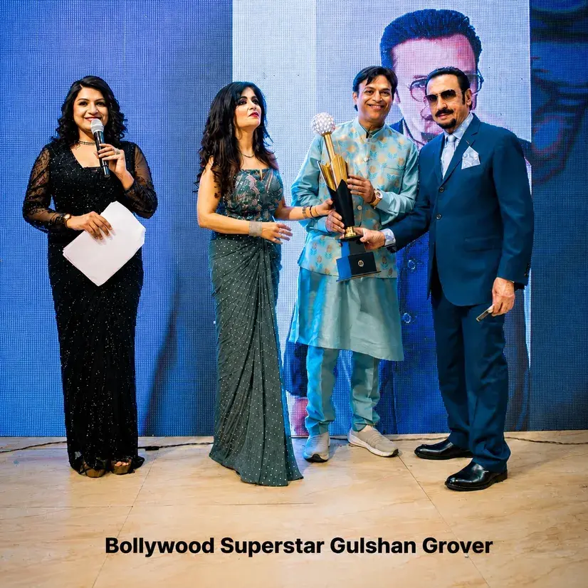 Gulshan_grover_giving_award_1_optimized_200